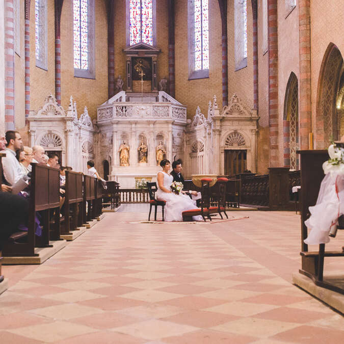 Photos de mariage pendant la cérémonie religieuse.